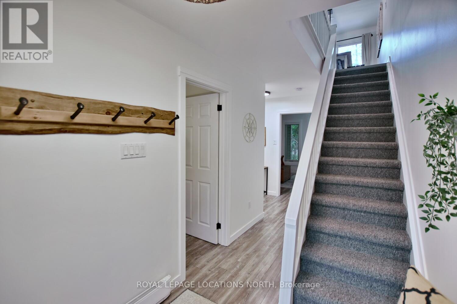 207 ESCARPMENT CRES