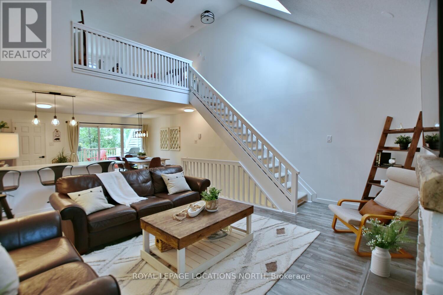 207 ESCARPMENT CRES