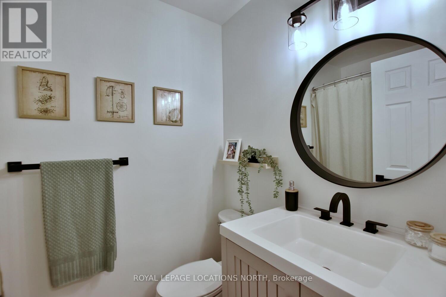 207 ESCARPMENT CRES