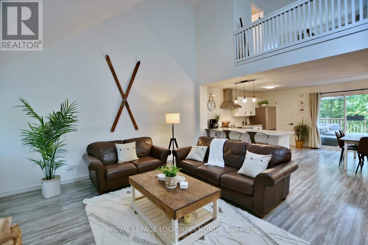 207 ESCARPMENT CRES