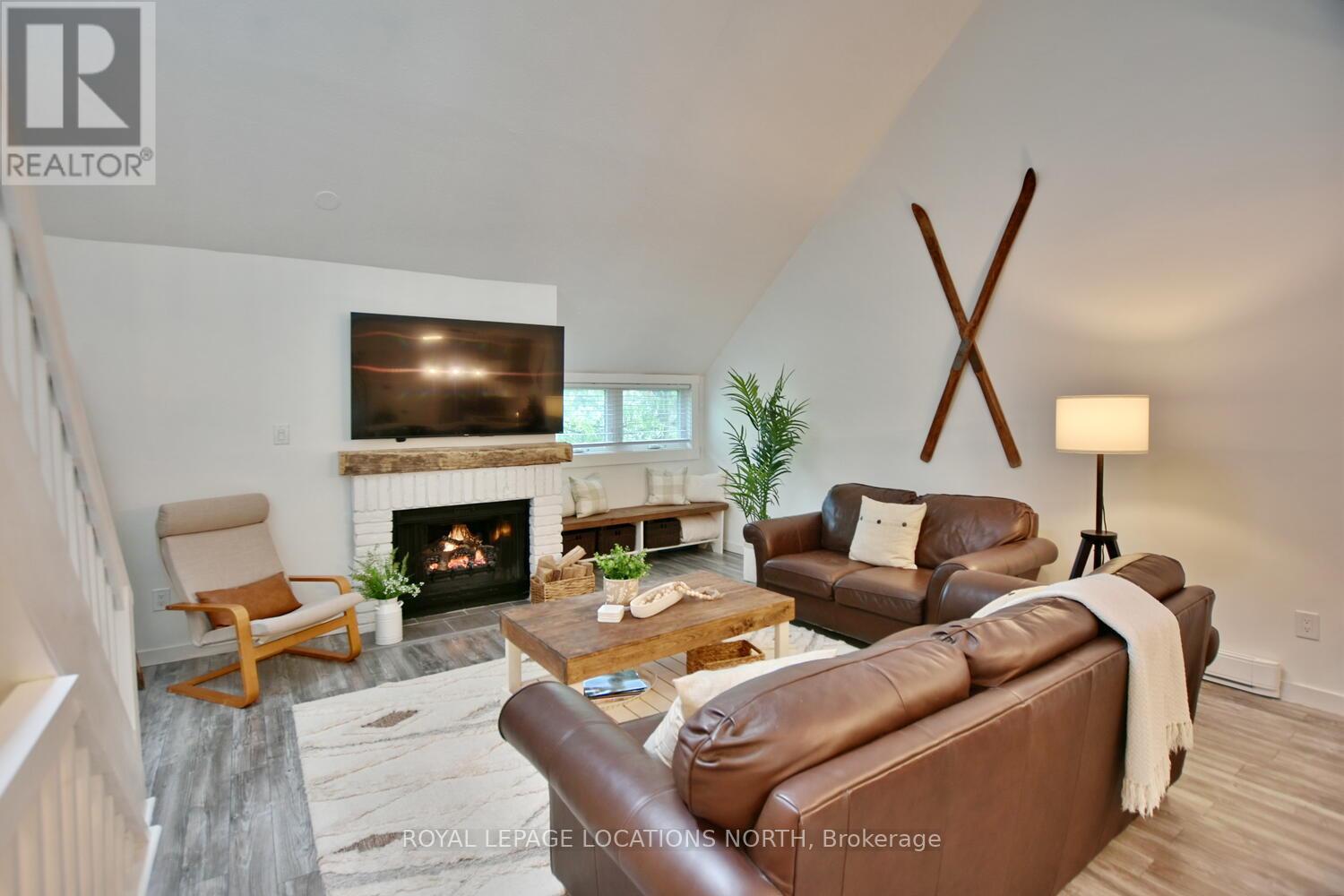 207 ESCARPMENT CRES