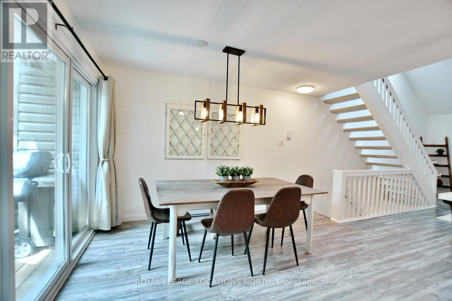 207 ESCARPMENT CRES