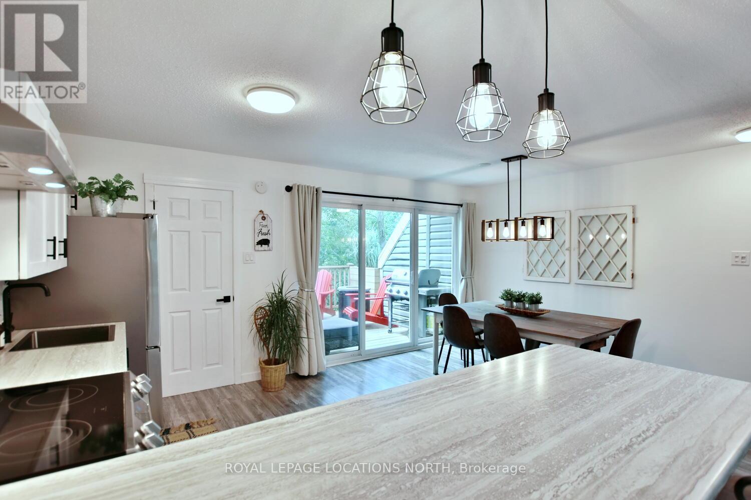 207 ESCARPMENT CRES