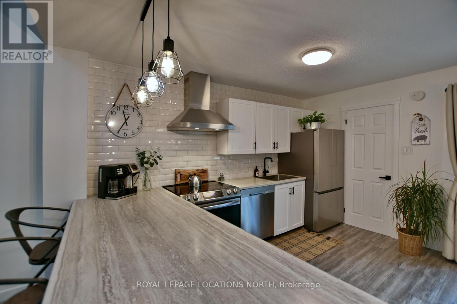 207 ESCARPMENT CRES