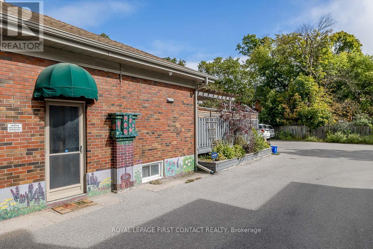 83 TORONTO ST