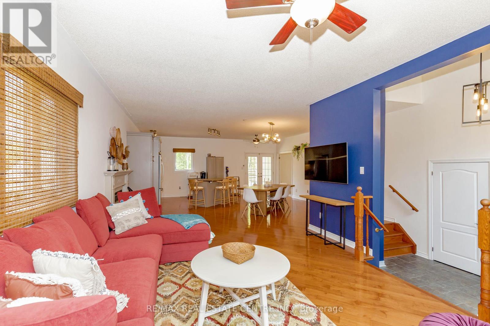 1102 SIESTA DR