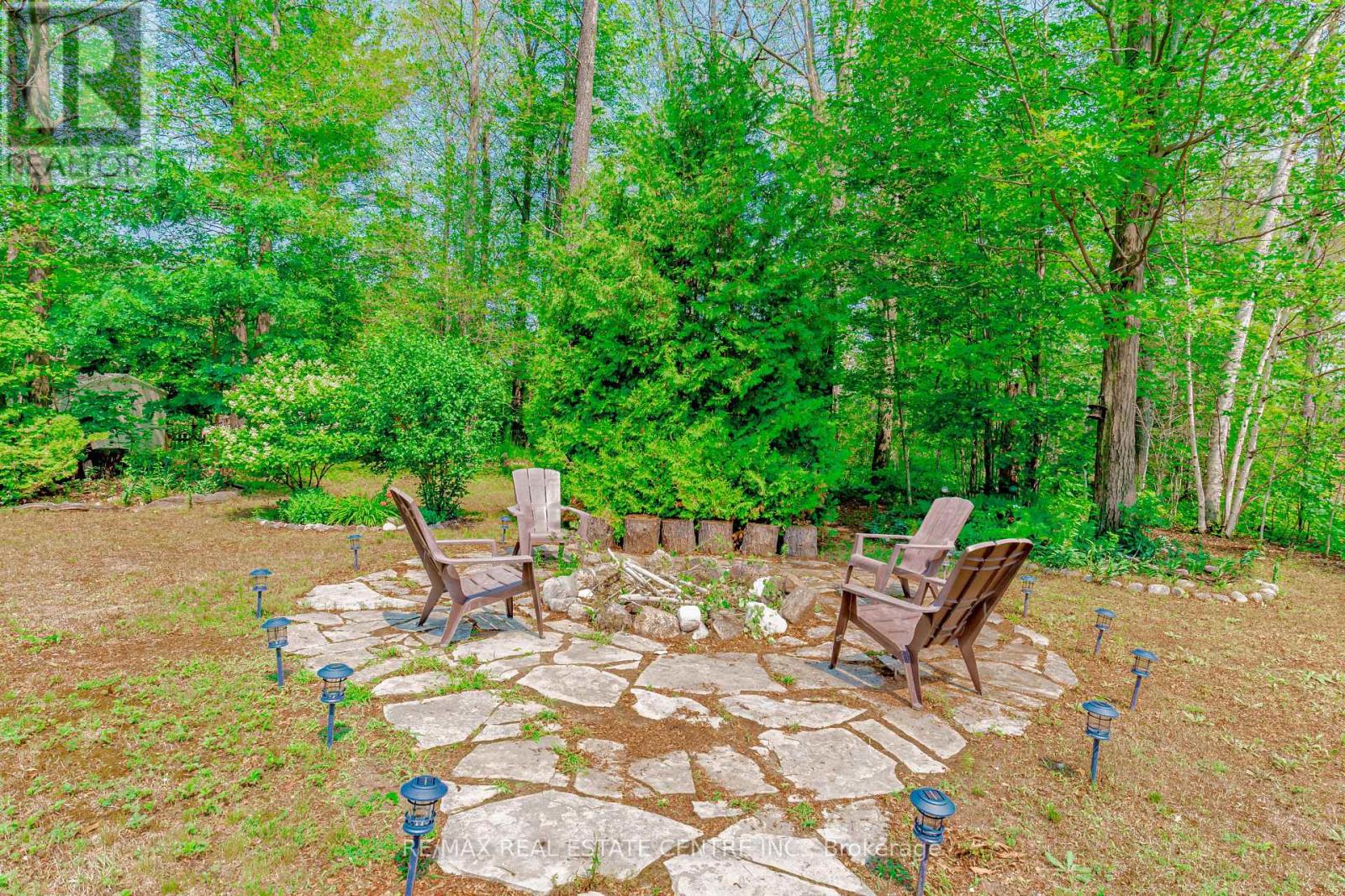 1102 SIESTA DR