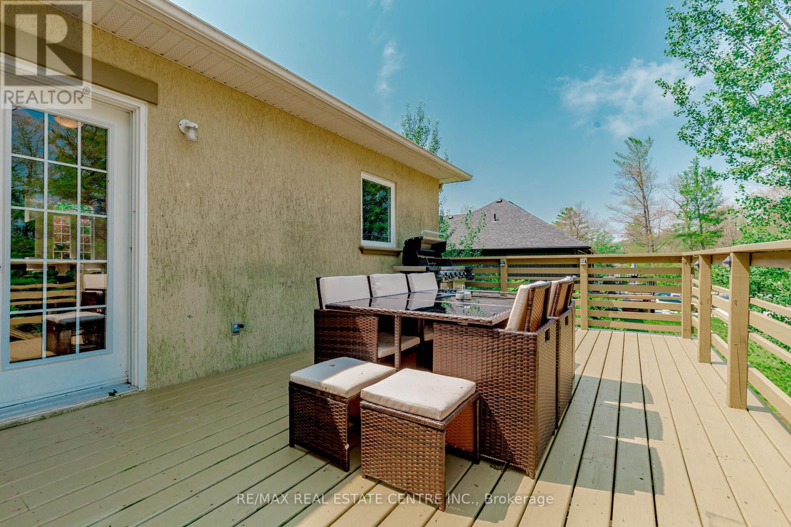 1102 SIESTA DR