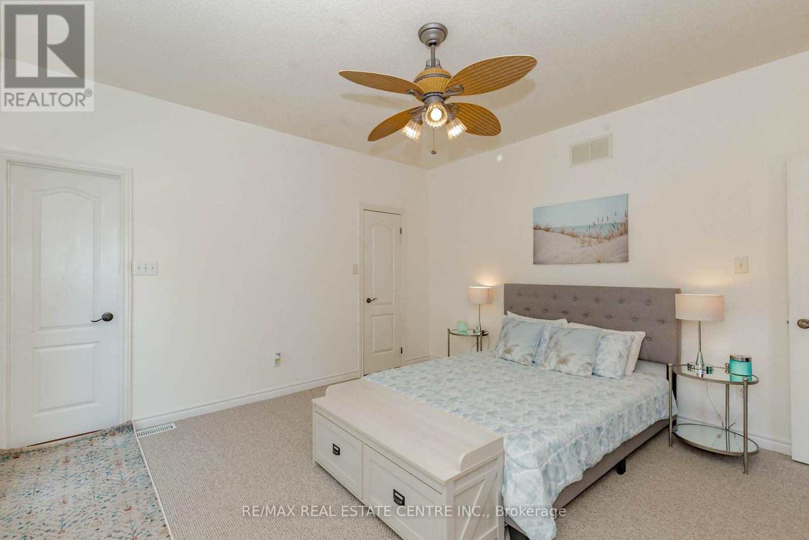 1102 SIESTA DR