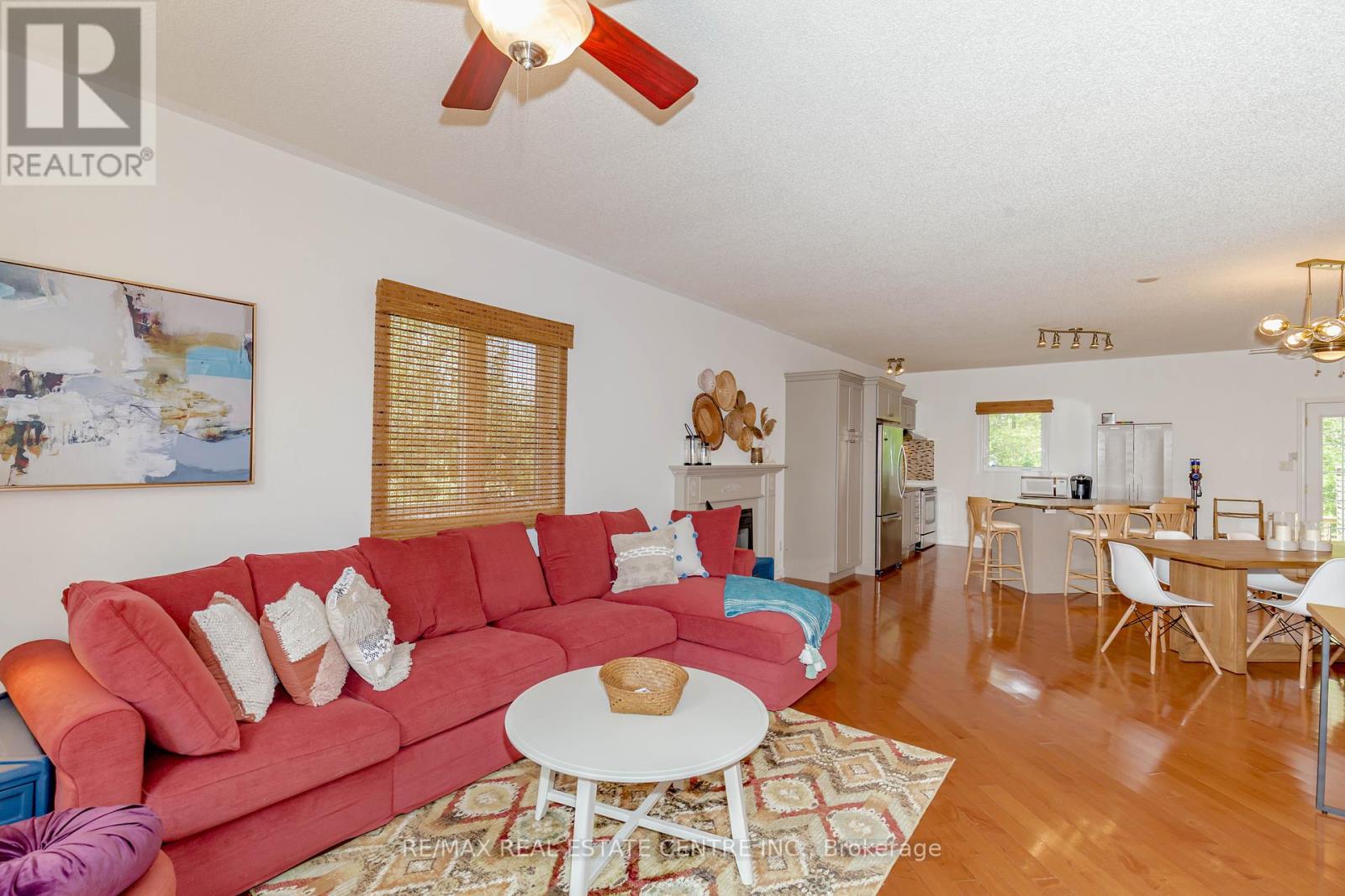 1102 SIESTA DR