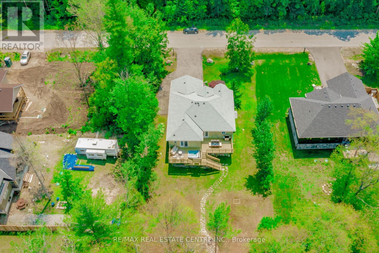 1102 SIESTA DR