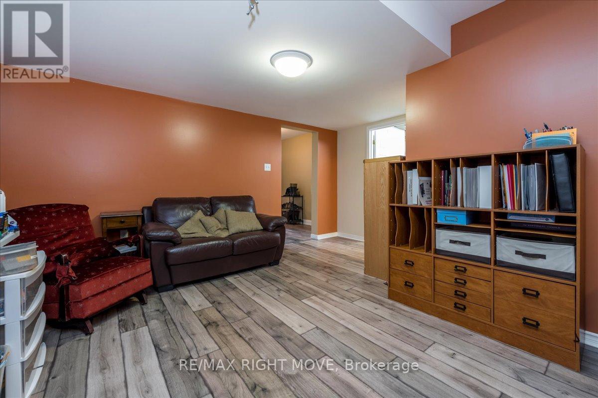 33 CARTER CRES