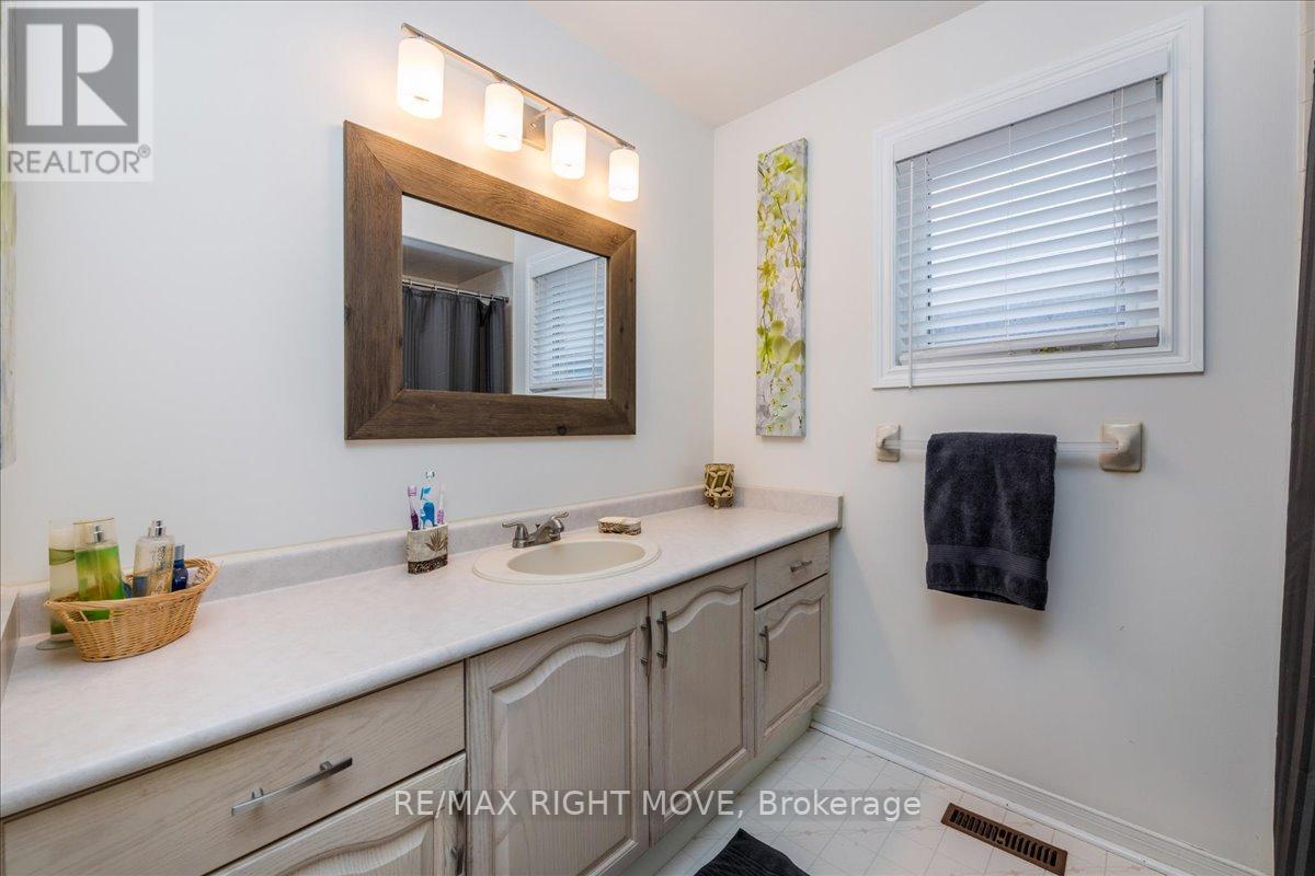 33 CARTER CRES