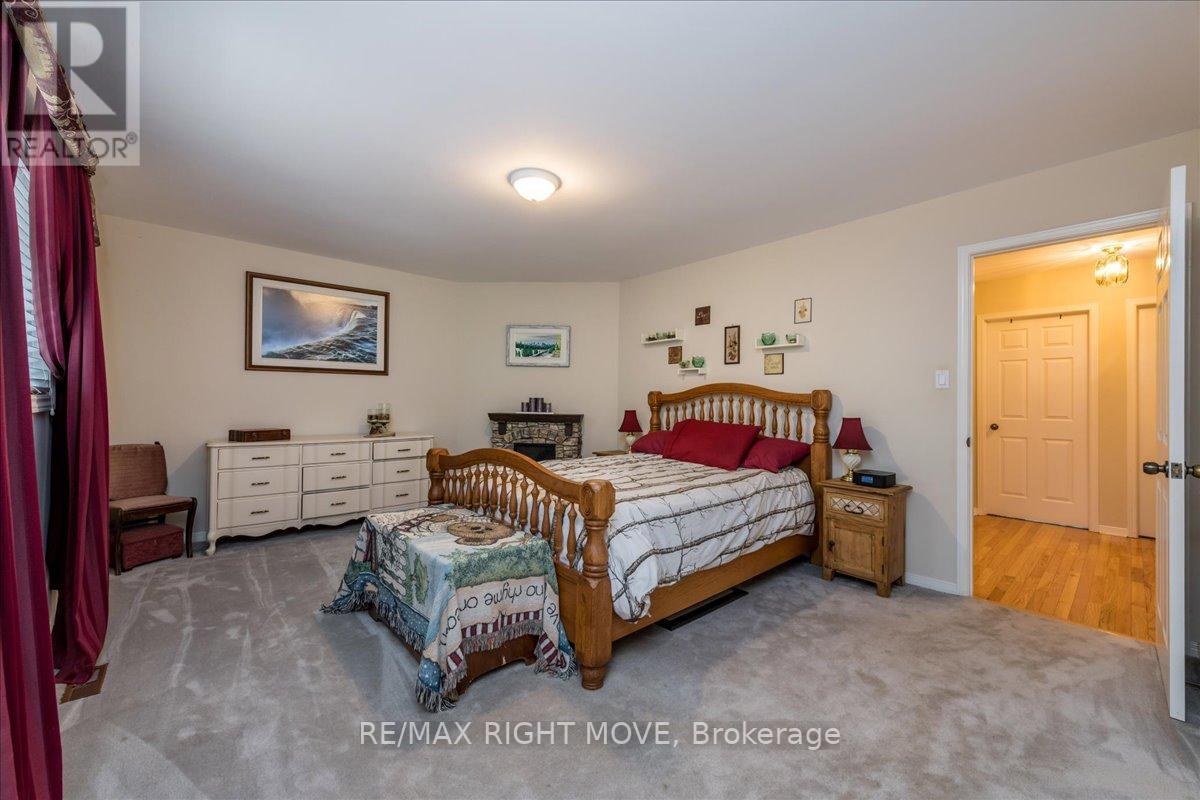 33 CARTER CRES