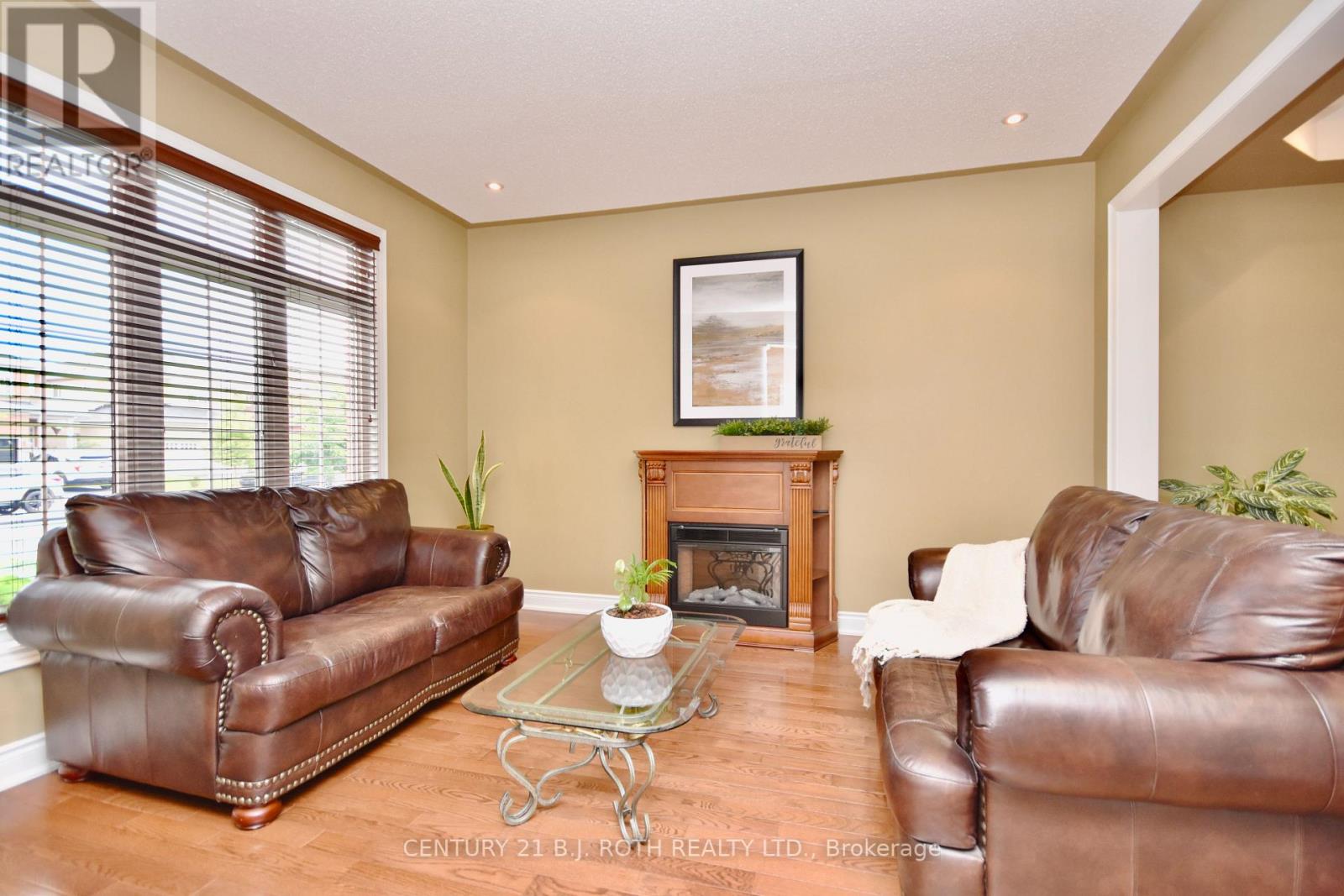 33 COMMONWEALTH RD