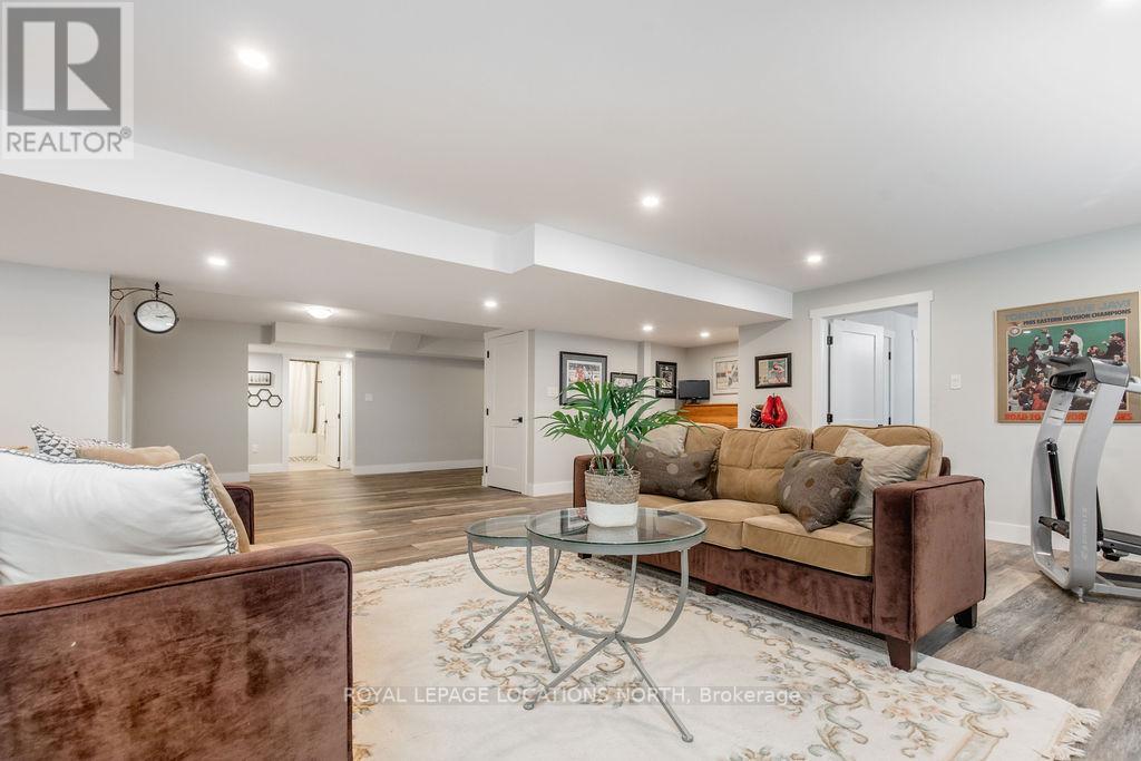 131 GLENLAKE BLVD