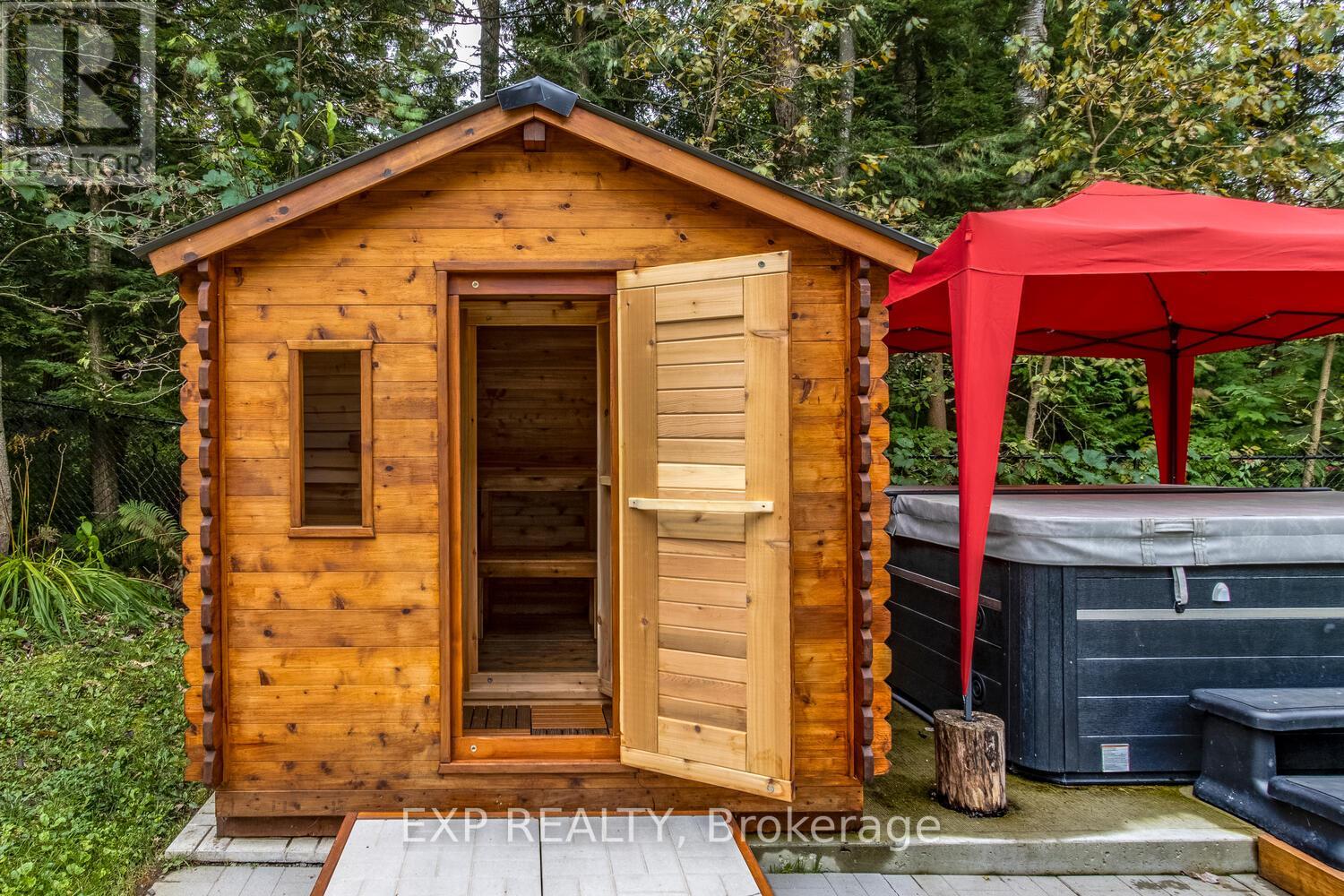 32 FOREST RD