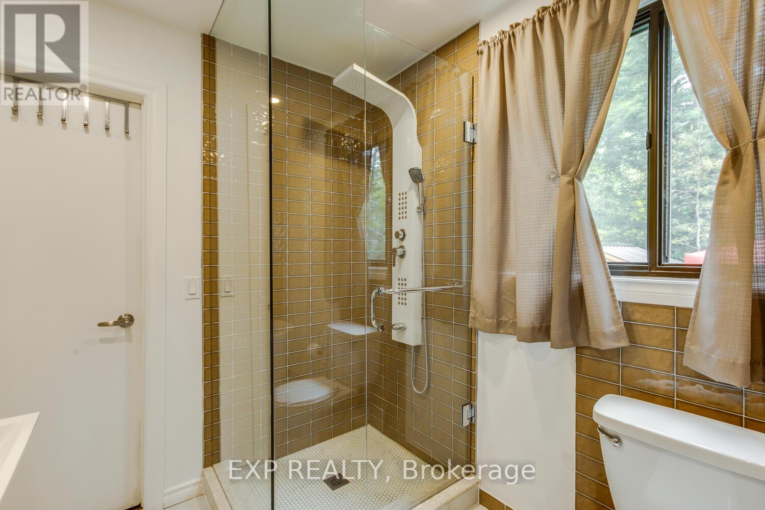 32 FOREST RD