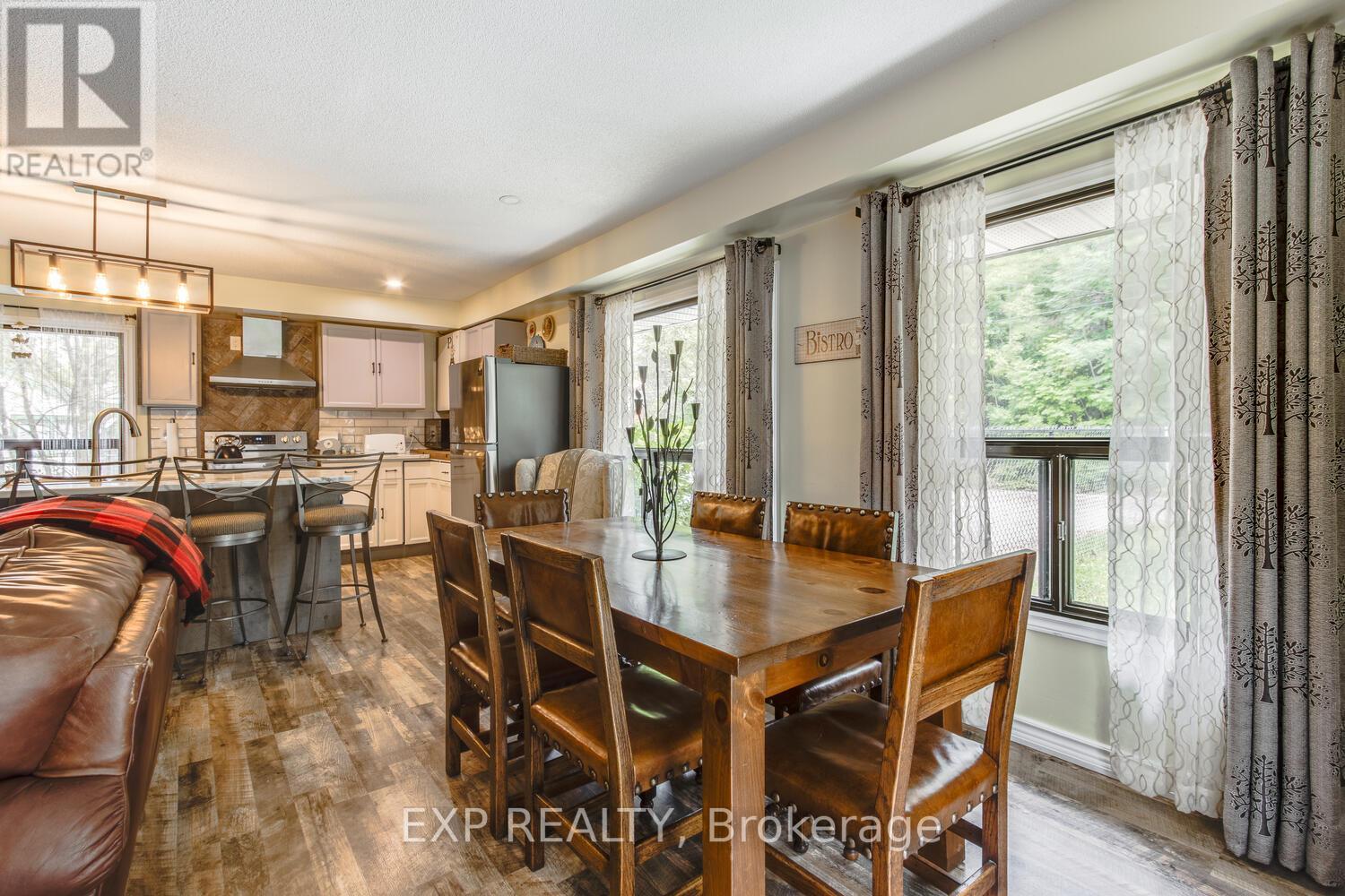 32 FOREST RD