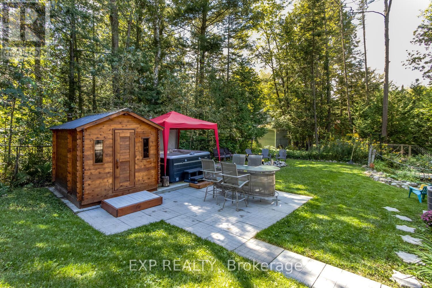 32 FOREST RD