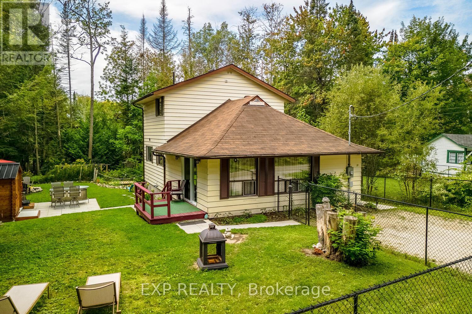 32 FOREST RD