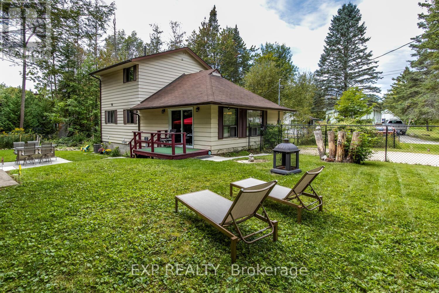 32 FOREST RD