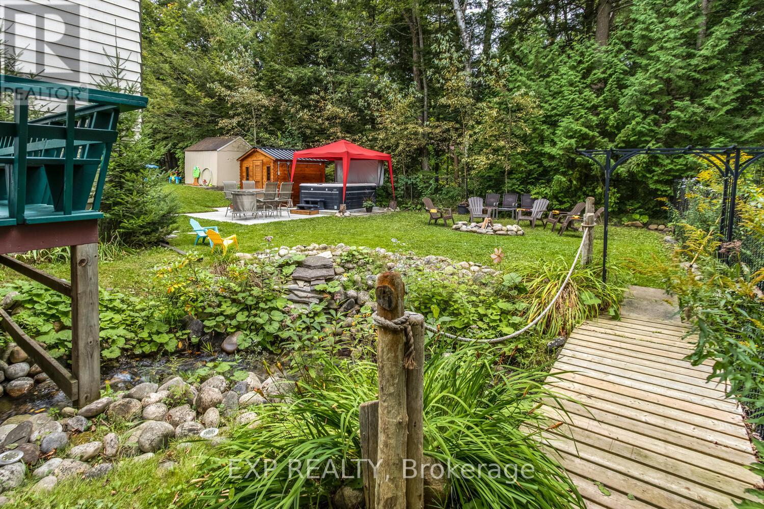 32 FOREST RD