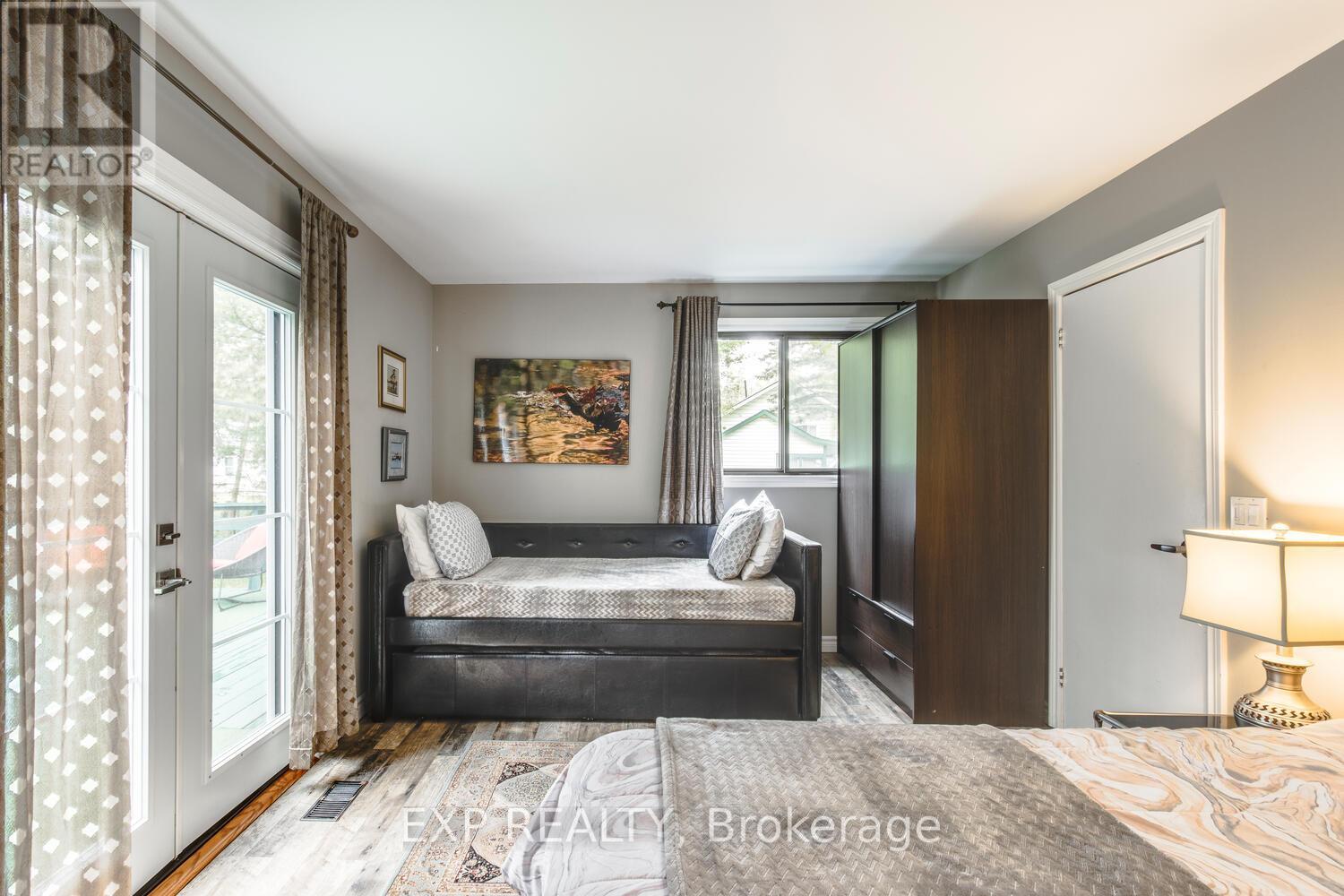 32 FOREST RD