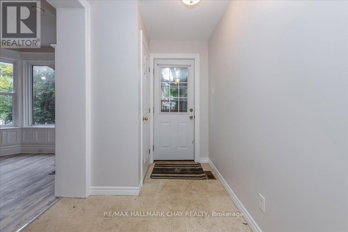 #2 -587 YONGE ST, #2