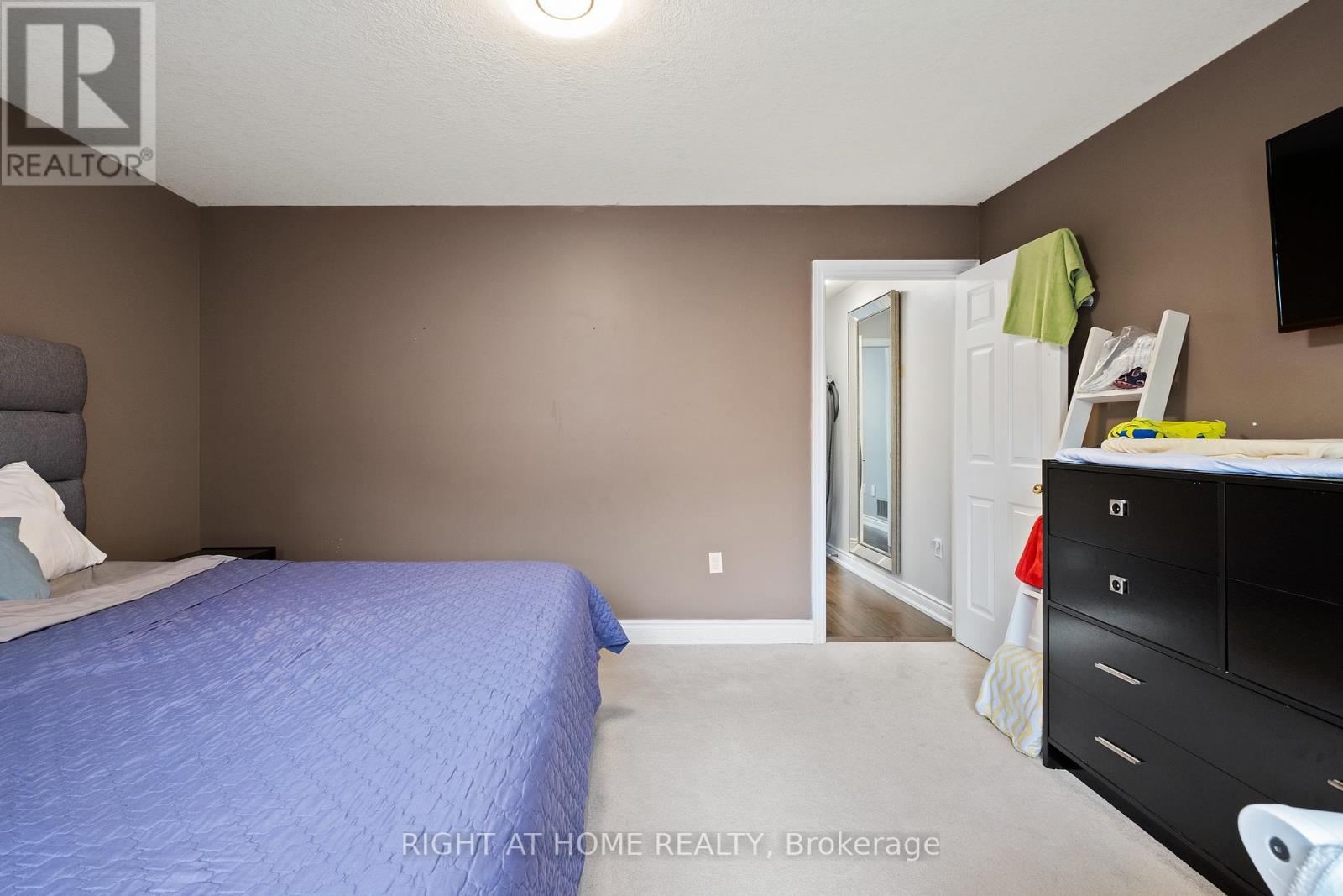 Listing S7012790 - Large Photo # 17