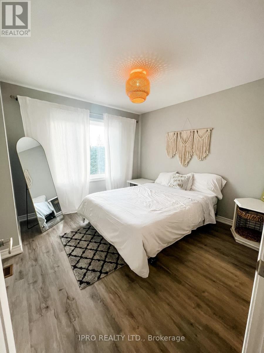 #4 -33 DAWSON DR, #4