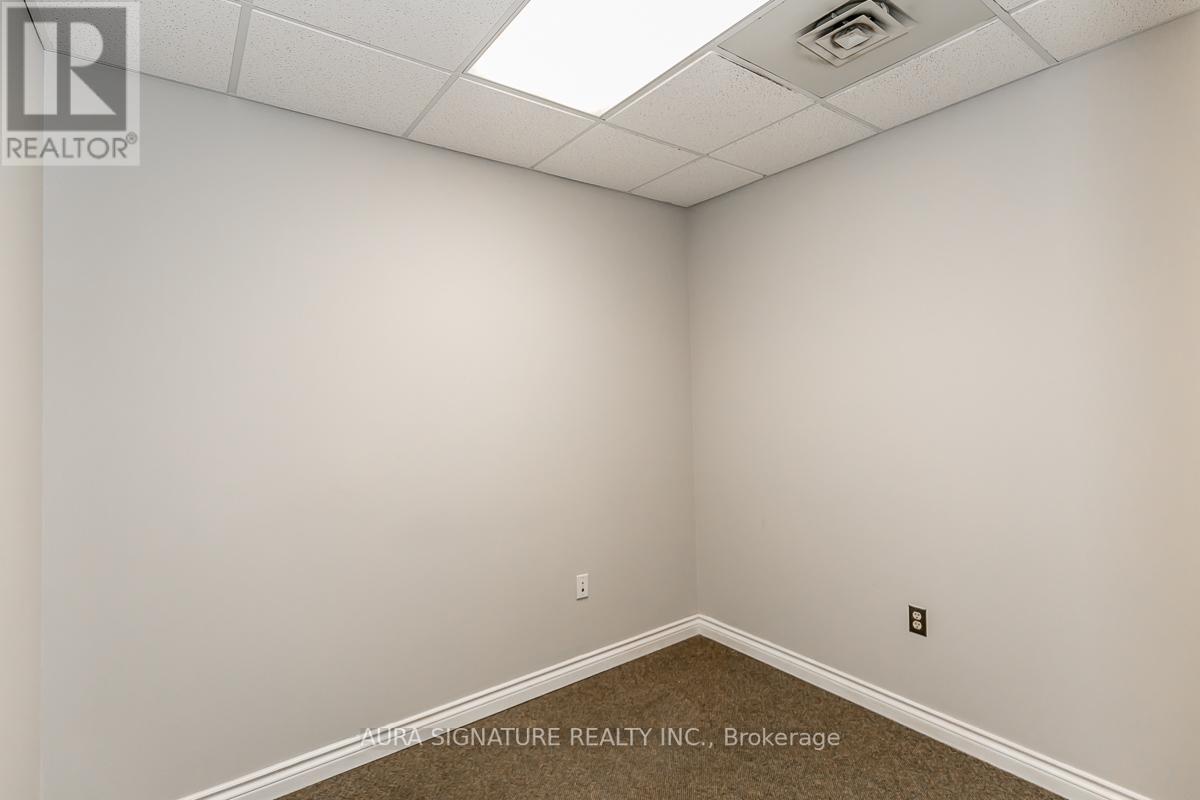 #203 -240 PENETANGUISHENE RD, #203