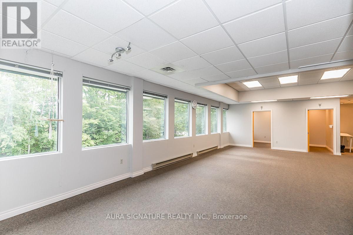 #203 -240 PENETANGUISHENE RD, #203
