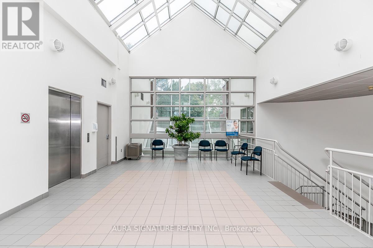 #203 -240 PENETANGUISHENE RD, #203