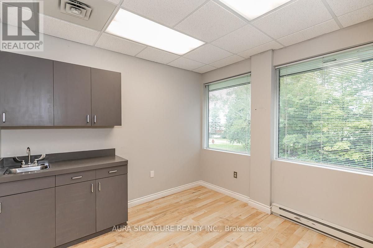 #203 -240 PENETANGUISHENE RD, #203