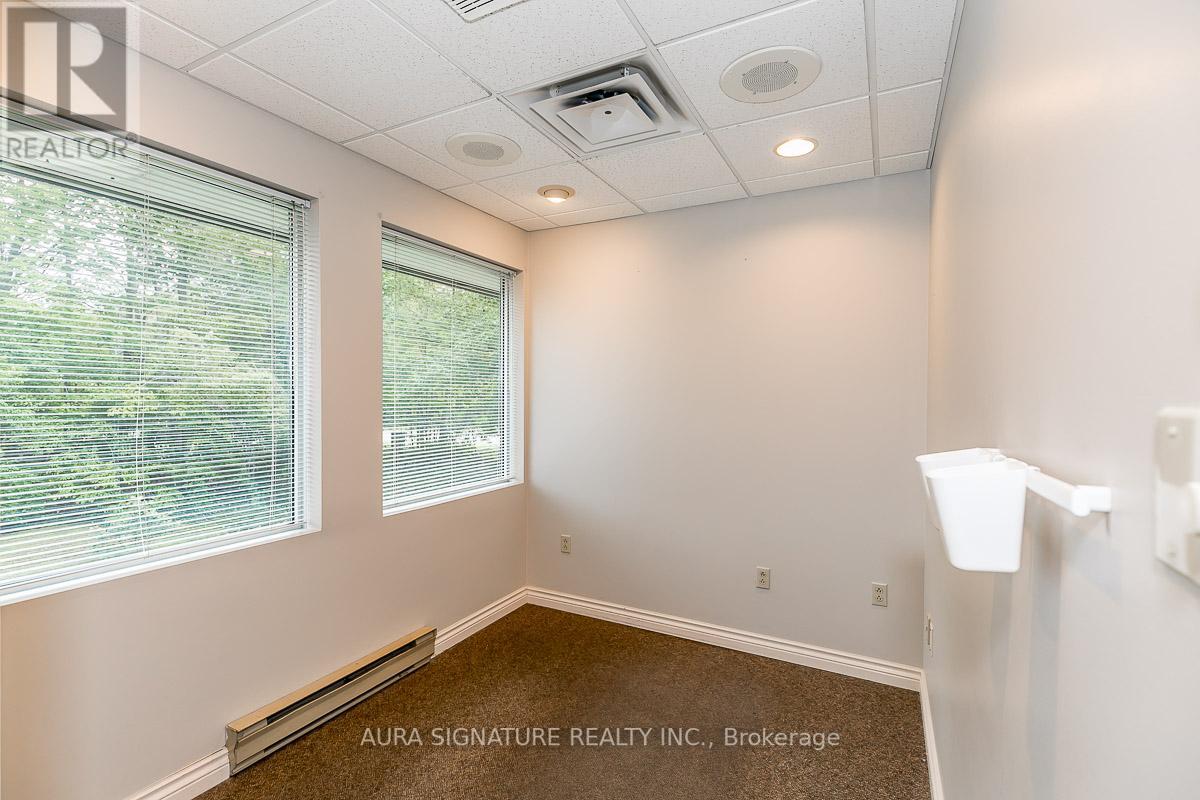 #203 -240 PENETANGUISHENE RD, #203