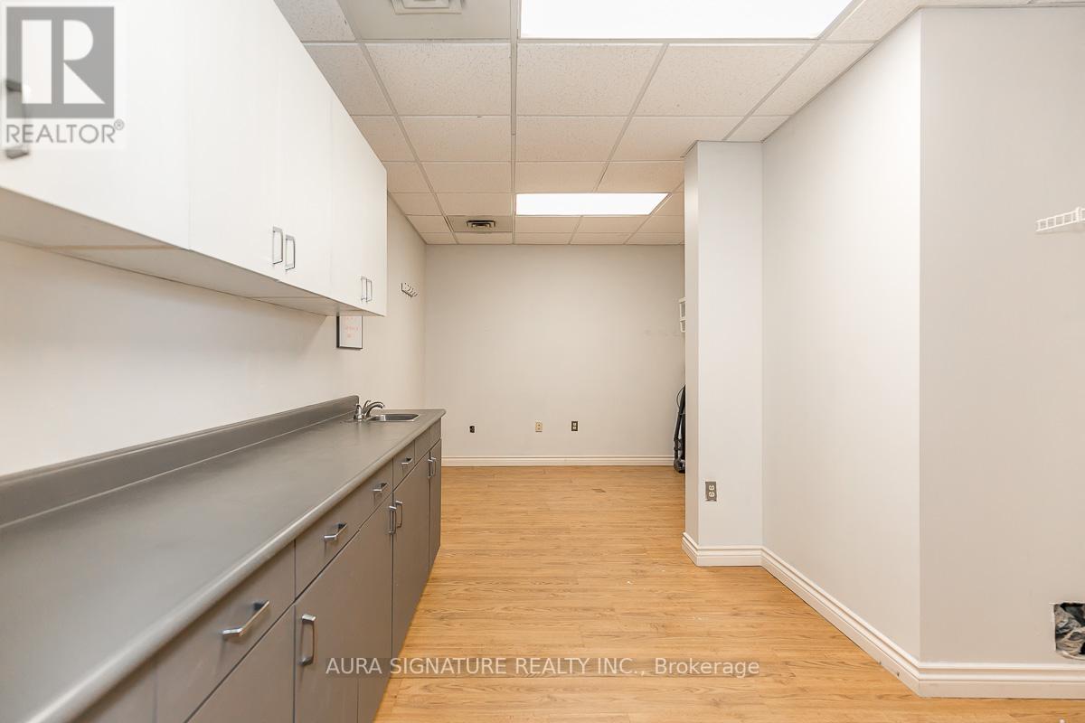 #203 -240 PENETANGUISHENE RD, #203