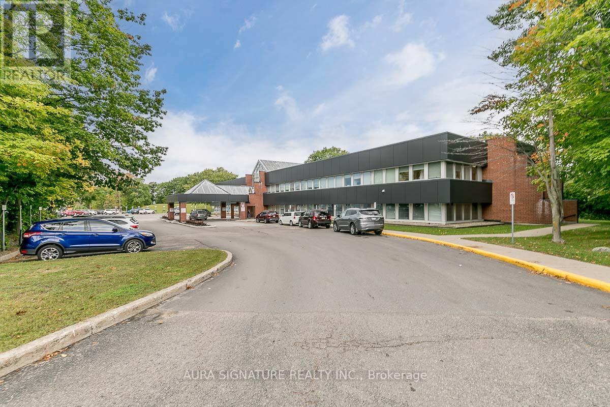 #203 -240 PENETANGUISHENE RD, #203