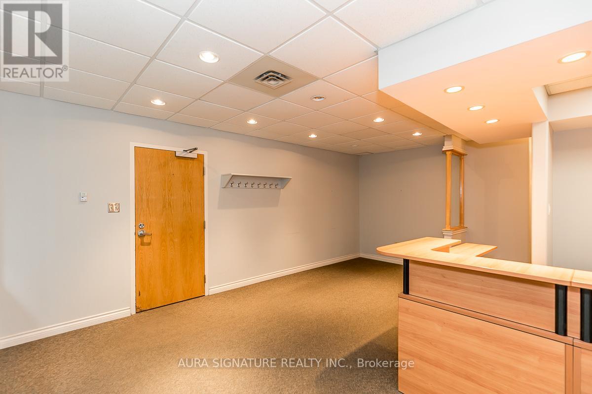 #203 -240 PENETANGUISHENE RD, #203