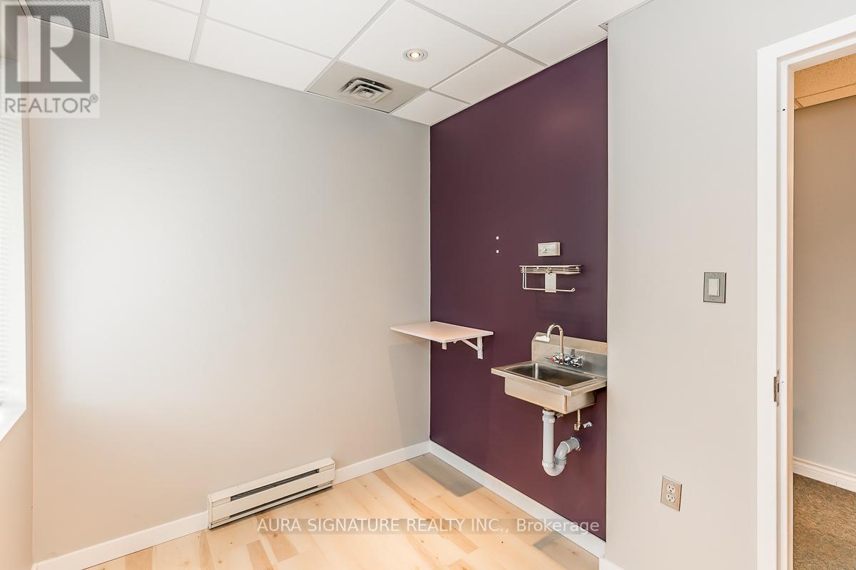 #203 -240 PENETANGUISHENE RD, #203
