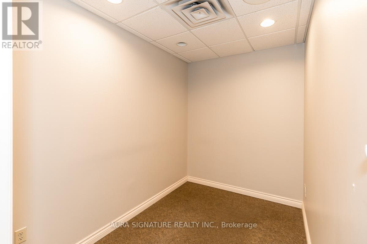 #203 -240 PENETANGUISHENE RD, #203