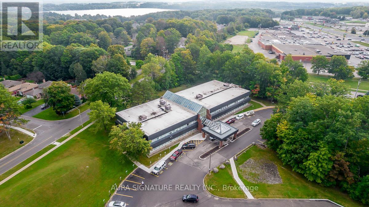 #104 -240 PENETANGUISHENE RD, #104
