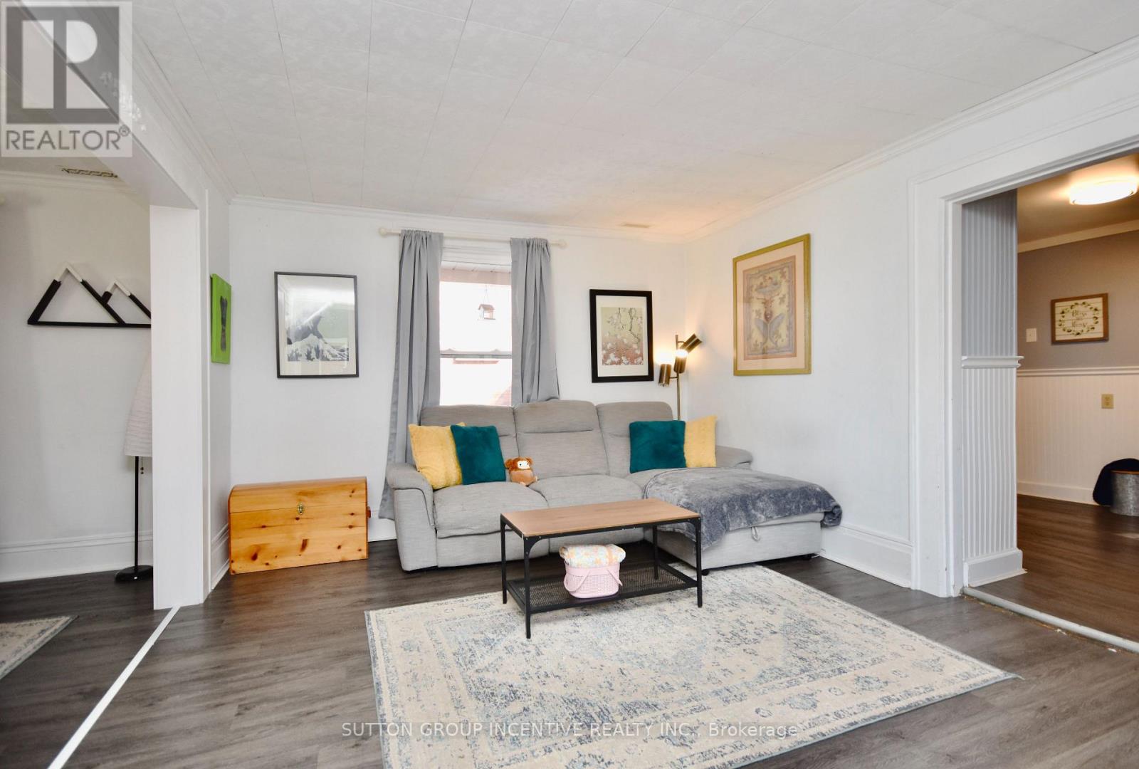 547 ELIZABETH ST