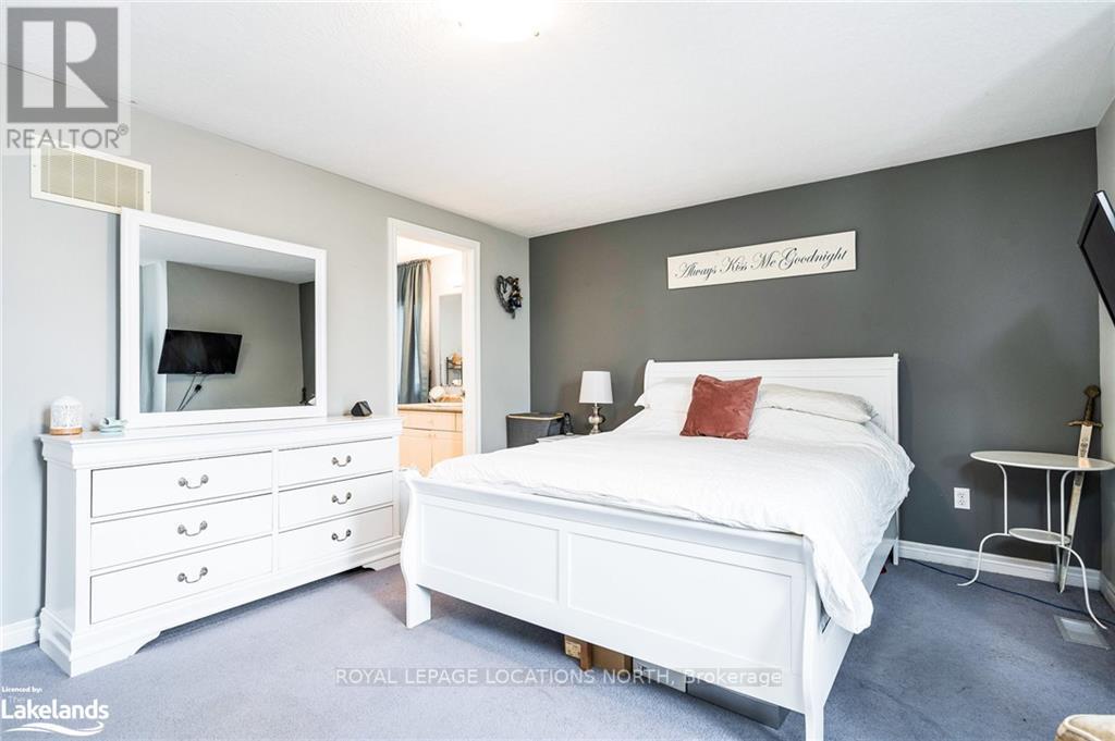 2 ALYSSA DR