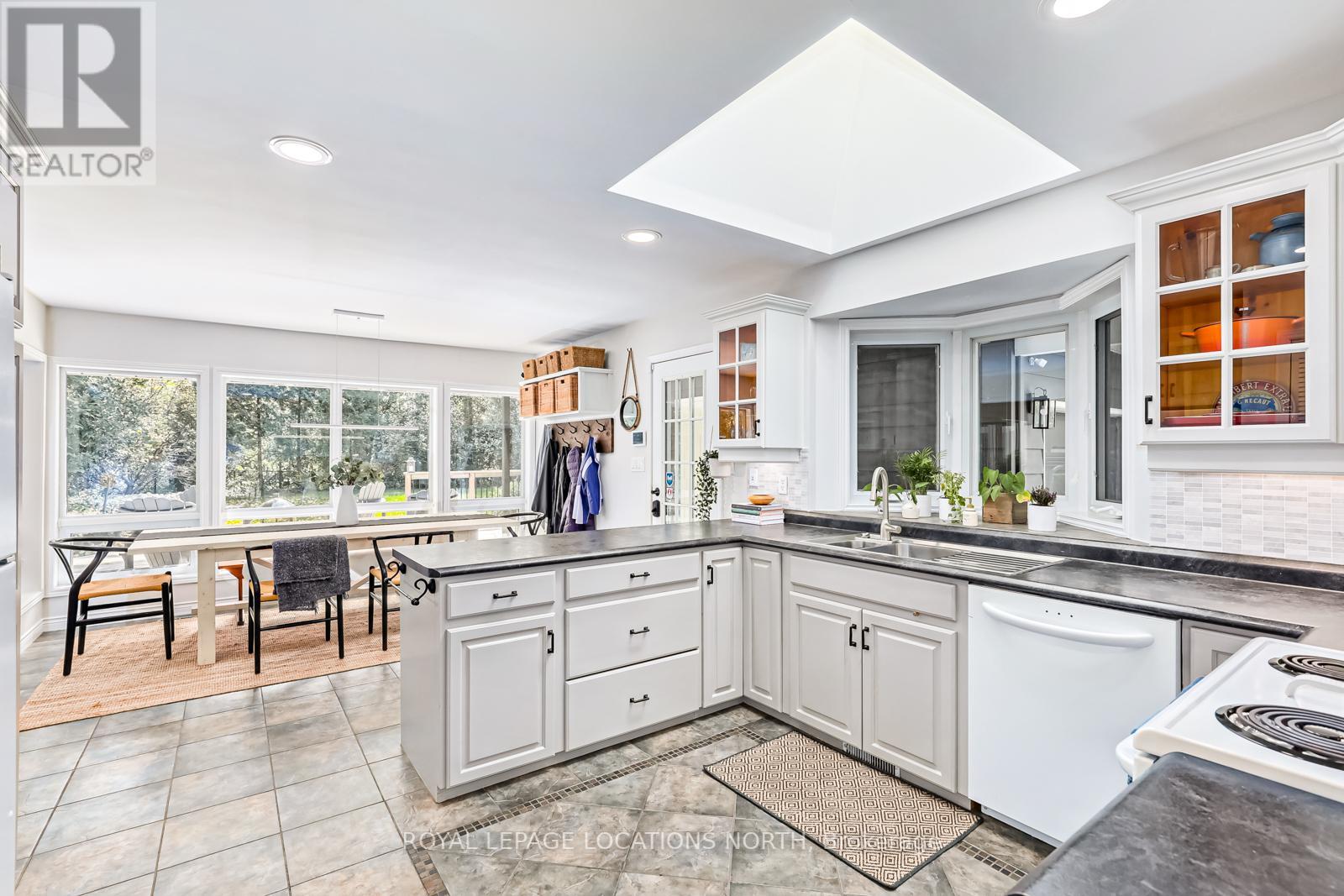 15 FOREST DR