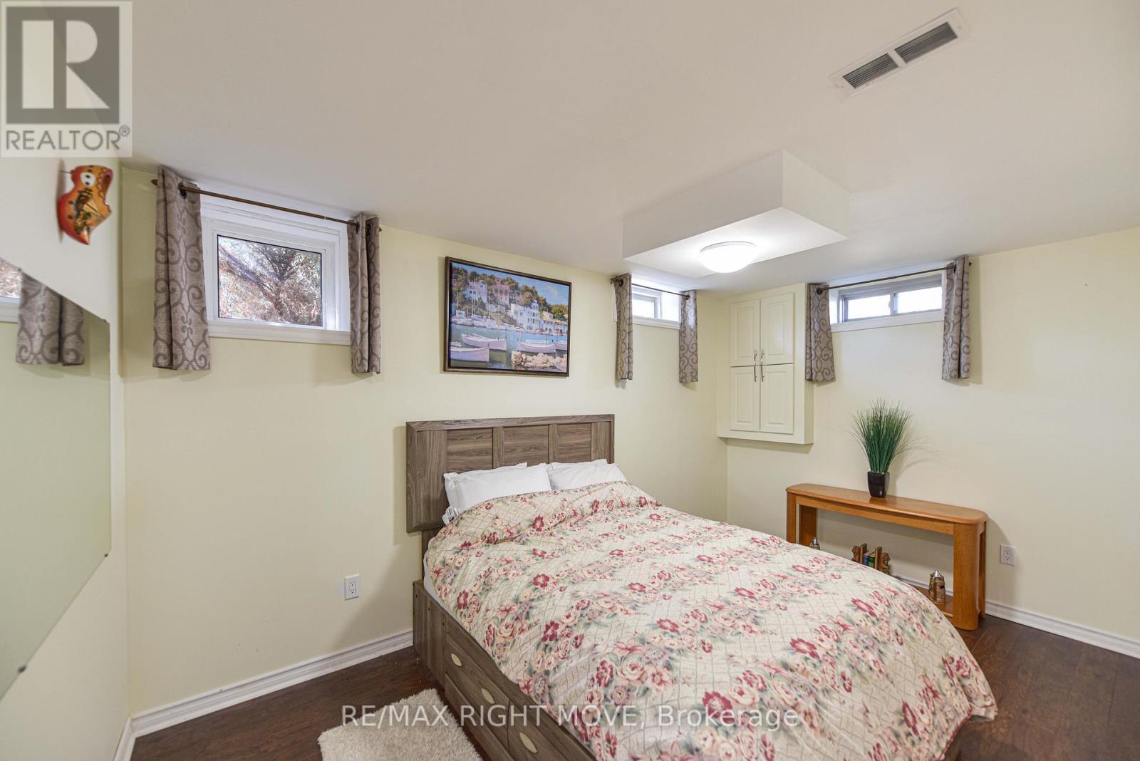 16 CANTERBURY CIRC