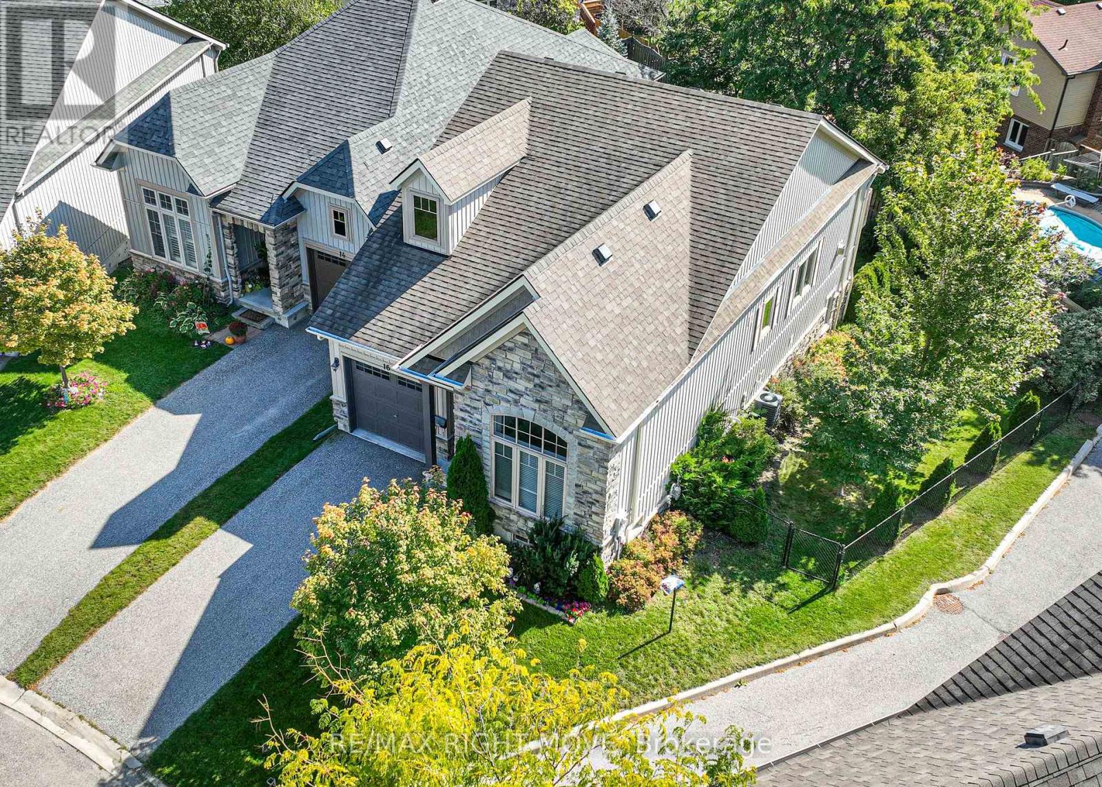 16 CANTERBURY CIRC