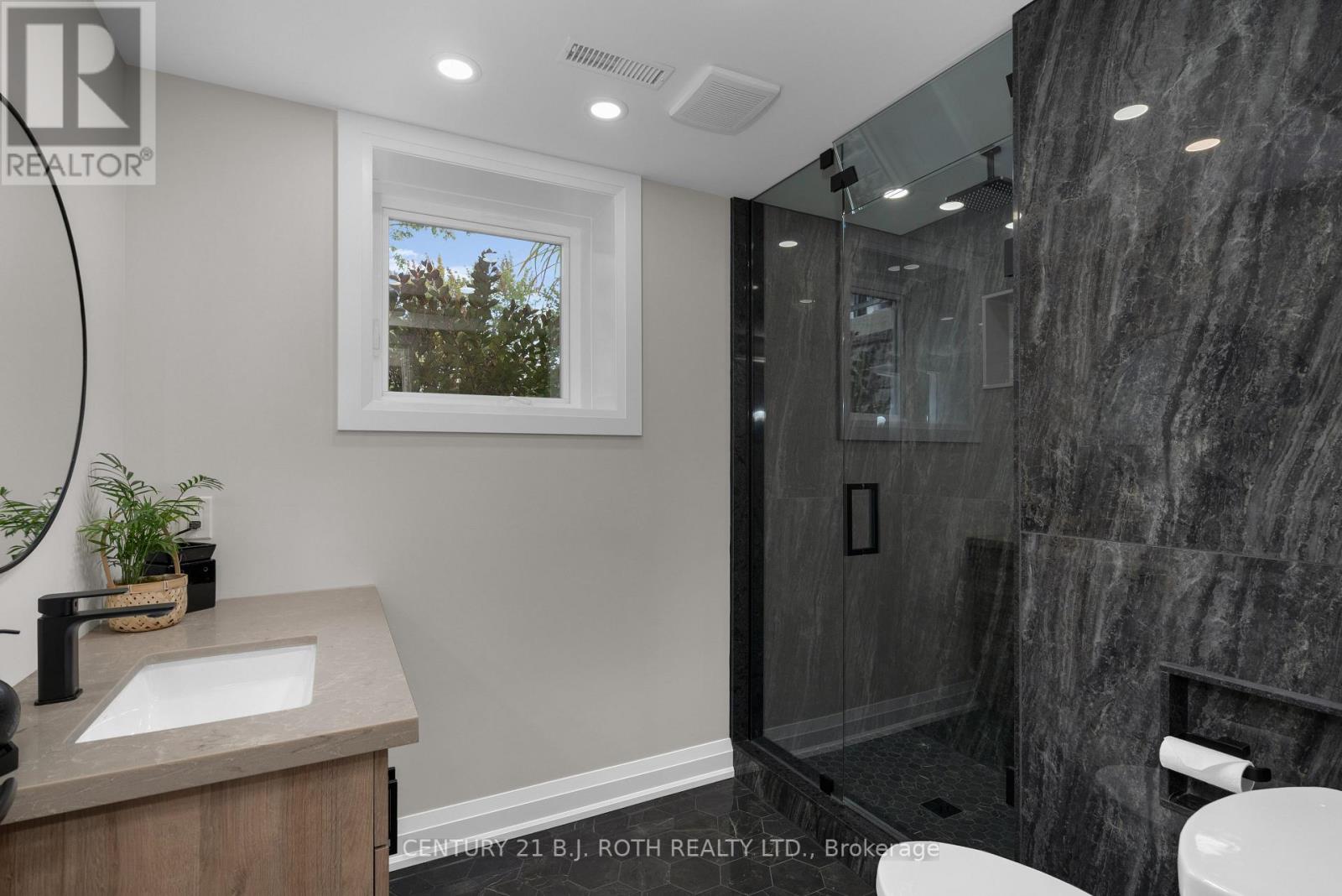 28 PANSY DR