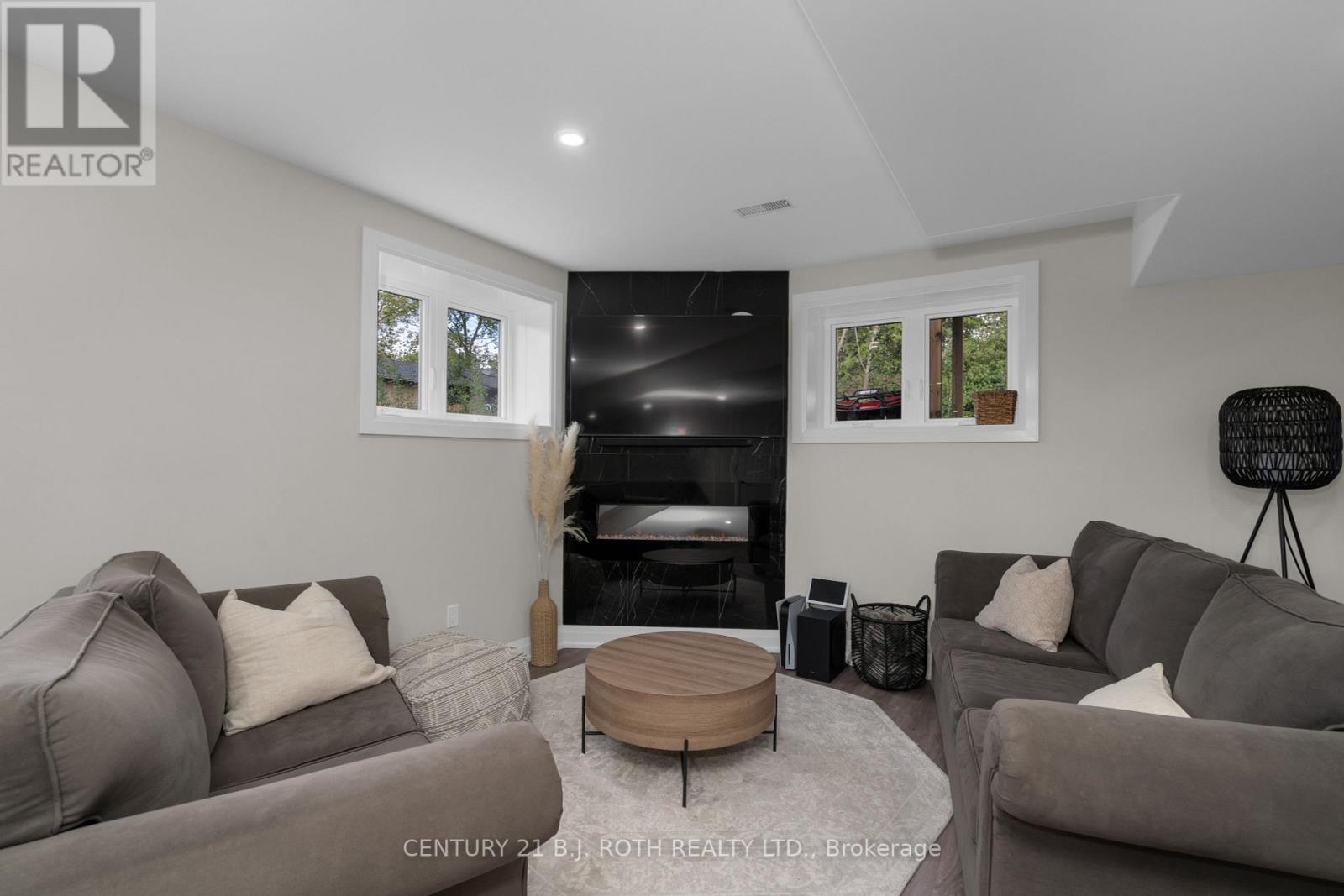28 PANSY DR