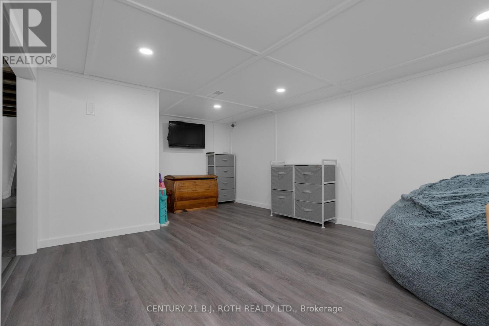 28 PANSY DR